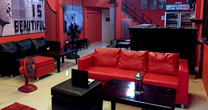 Lobby Red Boutique Hostel