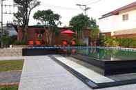 สระว่ายน้ำ Tawan Anda Garden Hotel