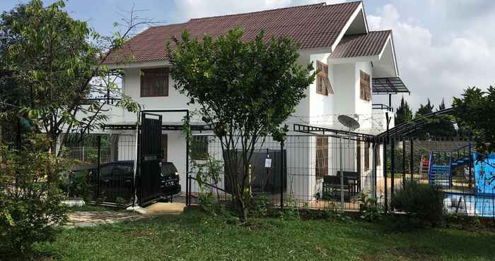 Luar Bangunan Villa Cisarua 