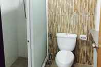 ห้องน้ำภายในห้อง Chokpipat Residence