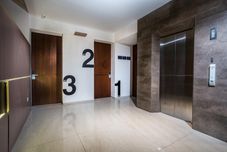 Lobby Upscale Suites