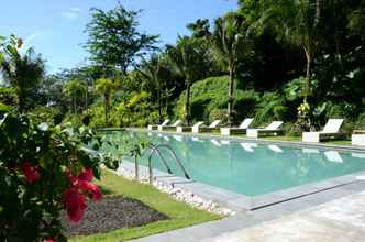 Swimming Pool 4 The Pavilions, Suites