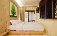 Bedroom 6 Snooze Box Hotel
