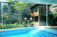 Kolam Renang Grace Family Guest House