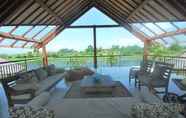 Ruang Umum 3 Water Edge Villa by Soscomma