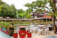 สระว่ายน้ำ NR Homestay Amphawa