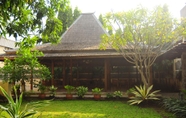 Ruangan Fungsional 2 Teras Solo Syariah Guest House 