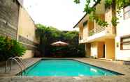 Swimming Pool 3 Teras Solo Syariah Guest House 