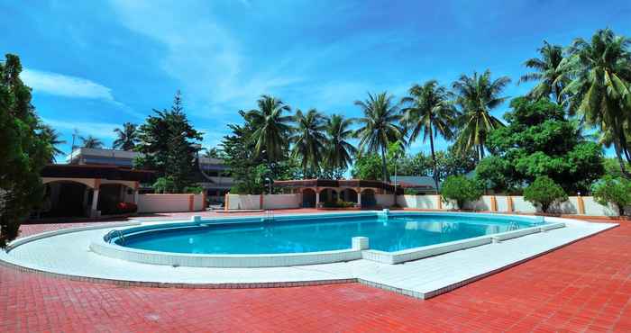 Swimming Pool Nan Tongga Beach Hotel