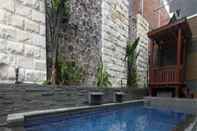 Swimming Pool Griya Marfiandra