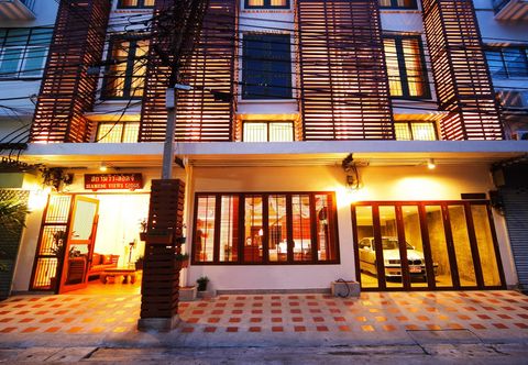 Exterior Siamese Views Lodge