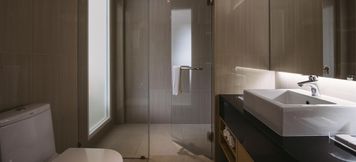 ห้องน้ำภายในห้อง 6 TIRAS Patong Beach Hotel