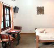 Kamar Tidur 4 Moley's Resort