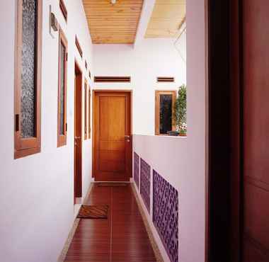 Lobby 2 Rumah Camelia (Family/Female/Group Booking Only)