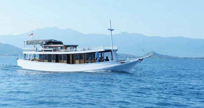 Nearby View and Attractions Live on Board Komodo