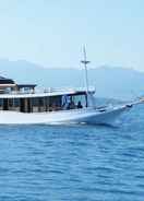 VIEW_ATTRACTIONS Live on Board Komodo