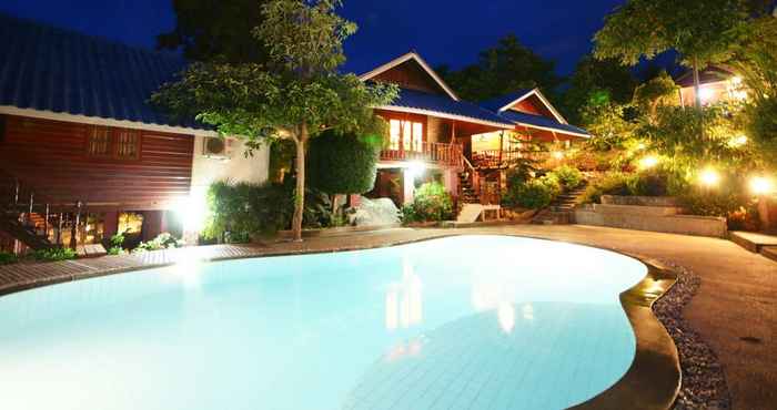 สระว่ายน้ำ Tharathip Resort (SHA Extra Plus)