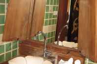 ห้องน้ำภายในห้อง Pai Vimaan Resort