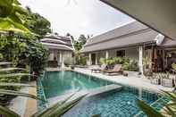 สระว่ายน้ำ Villa Samui