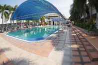 Swimming Pool Hotel Golf 19