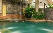 Swimming Pool 2 Sabaidee Condo