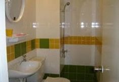 In-room Bathroom 5 Poppular Palace Don Mueang Bangkok
