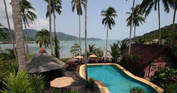 สระว่ายน้ำ Nirvana Resort