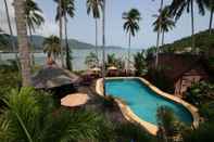 สระว่ายน้ำ Nirvana Resort