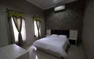 Bedroom 6 d'Madinah Guest House Gentan (Syariah)