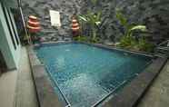 Swimming Pool 4 d'Madinah Guest House Gentan (Syariah)