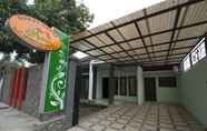 Lobby 2 d'Madinah Guest House Gentan (Syariah)