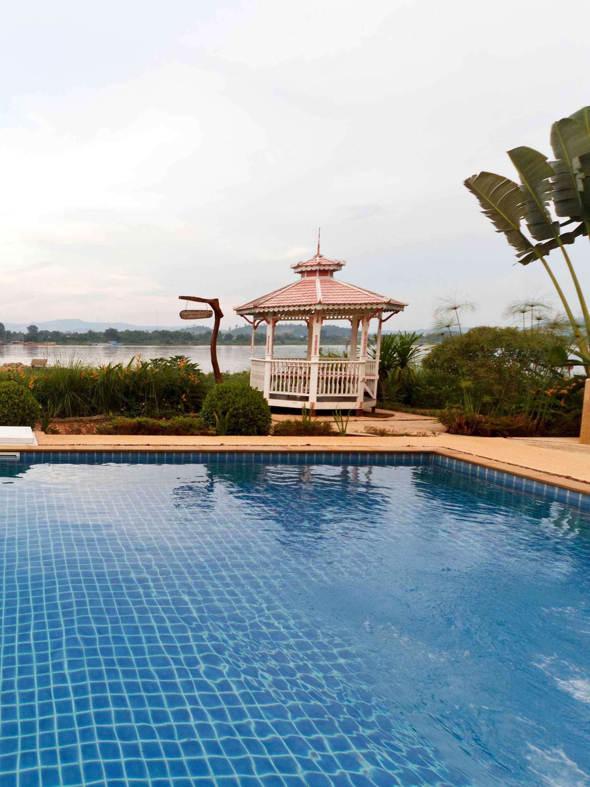 สระว่ายน้ำ Gin's Maekhong View Resort & Spa