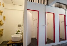 In-room Bathroom 7 ALLSUM hostel