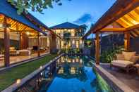 สระว่ายน้ำ Villa Meliya