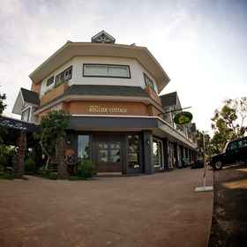 English Cottage 1 , 飯店ท่าน้ำศรีชัน