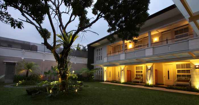 Exterior Selaras Guest House & Restaurant