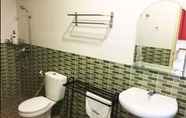 In-room Bathroom 3 Willhouse Villa & Outbound Kaliurang