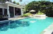 สระว่ายน้ำ 4 Villa Cantik Lombok