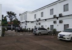 Bên ngoài 3 Charaka Hotel Cianjur