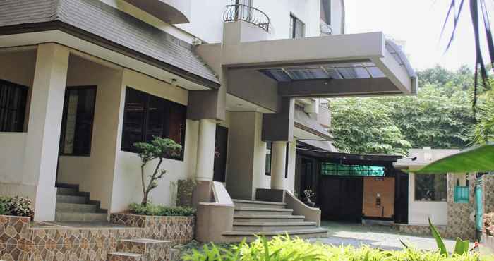 Exterior Chandra Residence