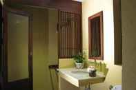 In-room Bathroom Baan Lapoon Hotel
