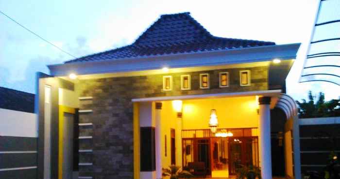 Bên ngoài Griya Putri Dewi Family Guesthouse