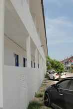 Bangunan 4 Blue Hip Apartment