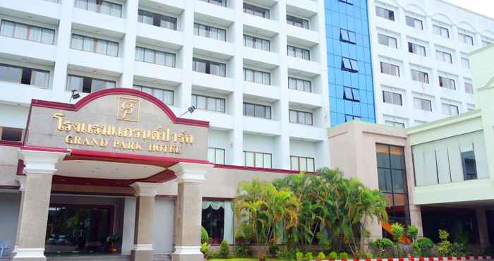 Bangunan Grand Park Hotel