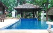 Kolam Renang 6 Pasak Hillside Resort