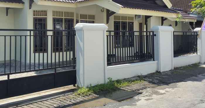 Exterior Rumah Tin