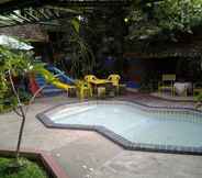 Swimming Pool 7 Hotel Tjimahi
