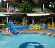Swimming Pool 6 Hotel Tjimahi