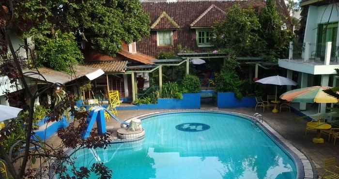 Swimming Pool Hotel Tjimahi