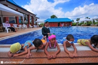 สระว่ายน้ำ Lomdao Resort